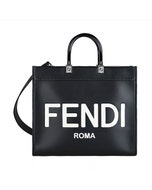 【FENDI】Sunshine 白色燙字LOGO滑面牛皮肩背包(中型/黑x白)