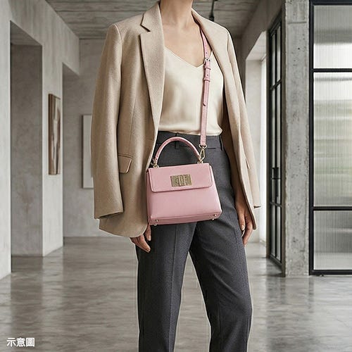 【FURLA】1927拱門LOGO荔枝紋小牛皮旋鈕釦斜背兩用包(迷你/粉紅)